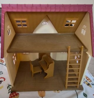 Casita Familia Sylvanian y 4 libros
