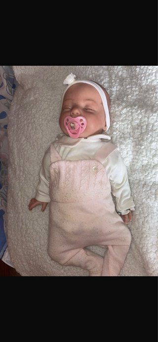 Muñeca realista bebé con chupete
