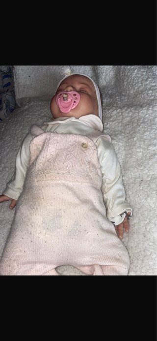Muñeca realista bebé con chupete