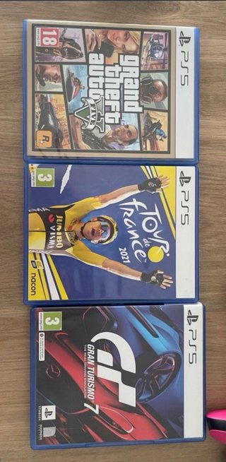 PlayStation 5, 825 GB con controller e giochi