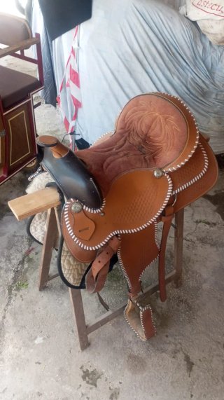 Montura de cuero como nueva