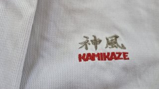Traje Karate Kimono Kamikaze Blanco