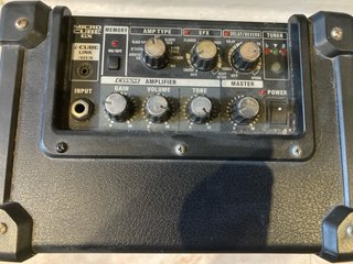 Amplificador de guitarra Roland M Cube GX