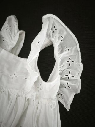 Vestido bordado blanco. UnitKids, T.6-7