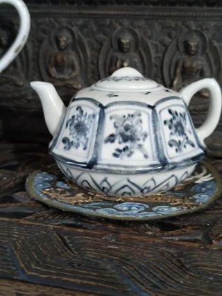 Tetera china azul y blanca