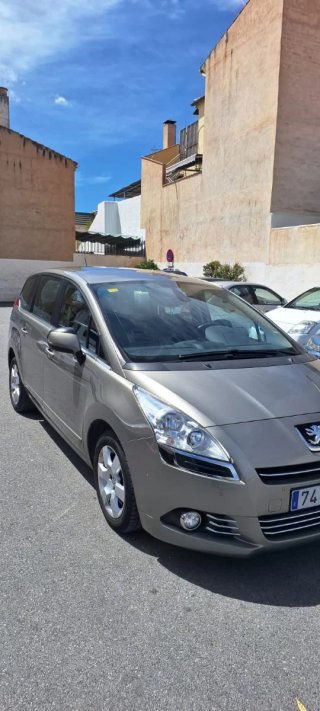 Peugeot 5008 2013