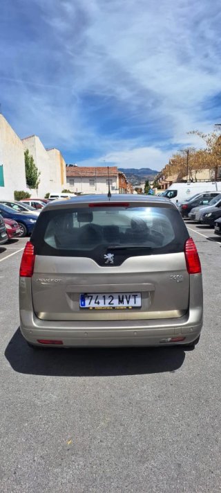 Peugeot 5008 2013