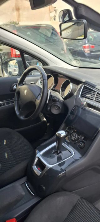Peugeot 5008 2013