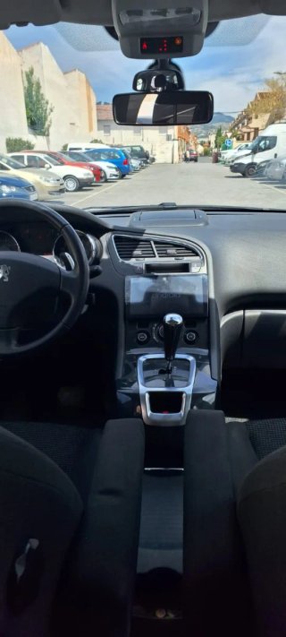 Peugeot 5008 2013