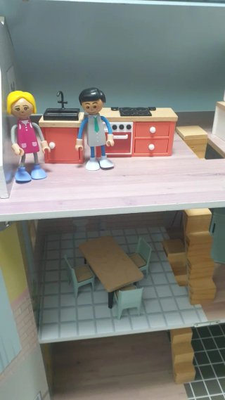 Casita de madera con caja