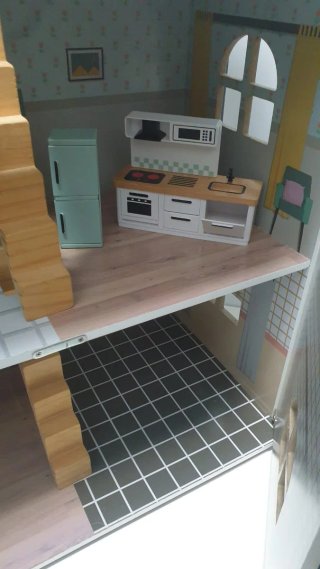 Casita de madera con caja