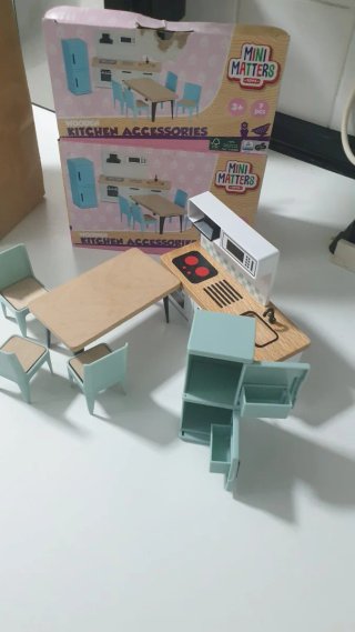 Casita de madera con caja