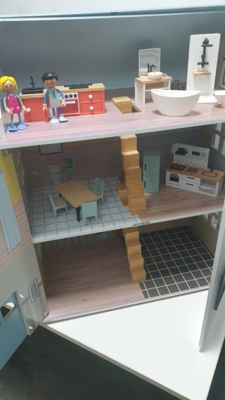Casita de madera con caja