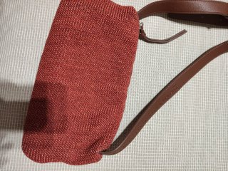 Bolso bandolera Adolfo Domínguez rojo caldera .