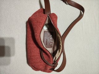 Bolso bandolera Adolfo Domínguez rojo caldera .