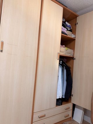 Armario grande de madera