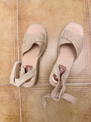 Sandalias beige de esparto
