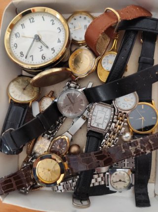 Lote de relojes analógicos varios