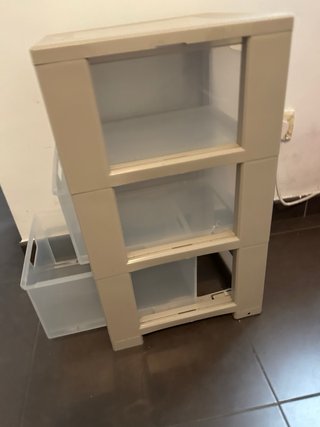 Cajonera pequeña de plástico beige