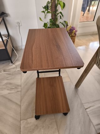 Mesa auxiliar con ruedas