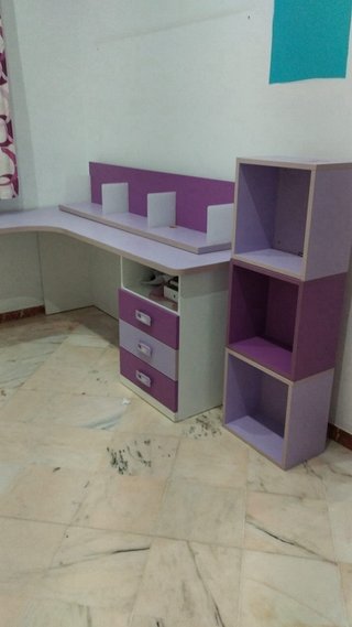 Escritorio modular infantil morado