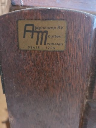 Mueble TV madera oscuro