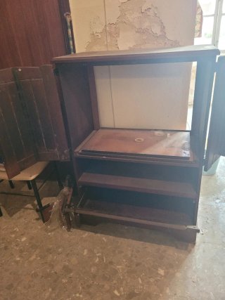 Mueble TV madera oscuro