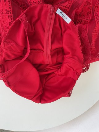 Abito estivo rosso in pizzo