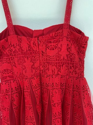 Abito estivo rosso in pizzo