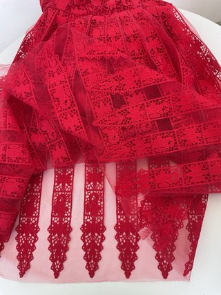 Abito estivo rosso in pizzo