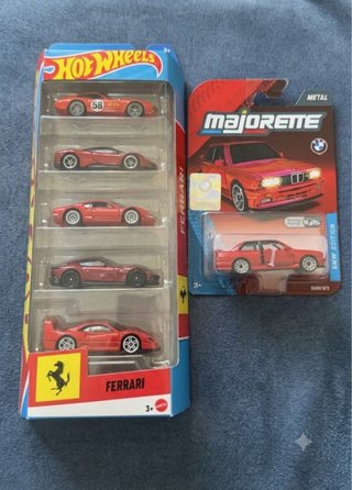 Hot Wheels Ferrari y Majorette BMW