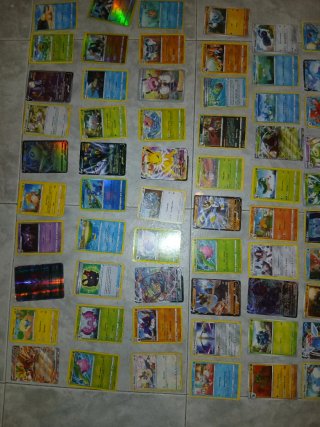 90 Cartas Pokémon en buen estado+MAS 4 DE REGALO