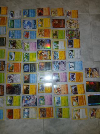 90 Cartas Pokémon en buen estado+MAS 4 DE REGALO