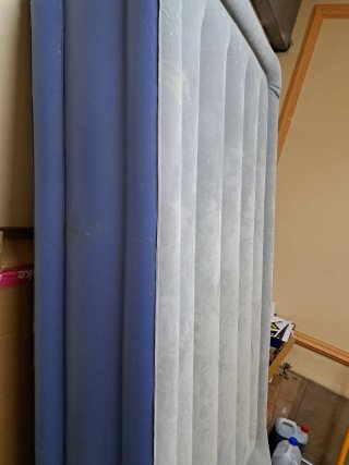 Colchón hinchable con inflador incorporado