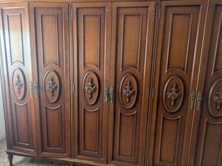 Muebles de madera estilo antiguo