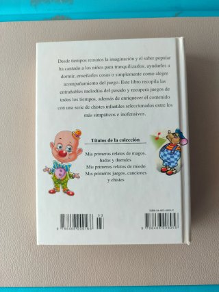 Libro de juegos, canciones y chistes.