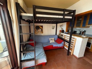 Cama alta litera Ikea madera negra. Desmontado