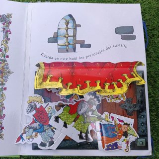 LIBROS-POP-UP EL CASTILLO MEDIEVAL
