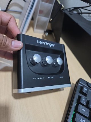 Behringer U-Phoria UM2 Interfaz Audio