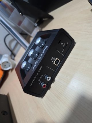 Behringer U-Phoria UM2 Interfaz Audio