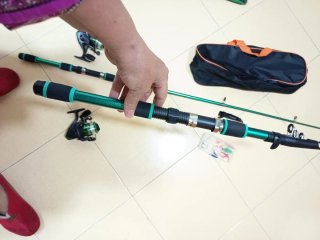 2 Cañas de Pescar 1.80m + Carrete y Accesorios