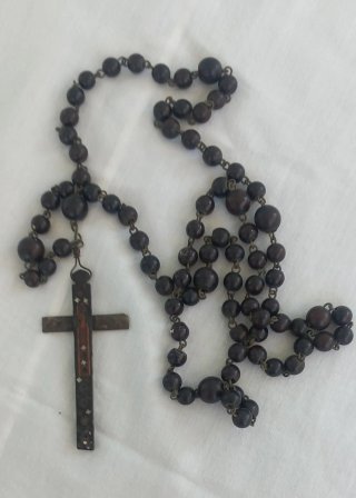 Rosario antiguo de madera con cruz