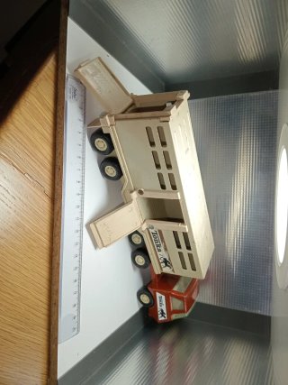 Camioncino per trasporto cavalli Tonka