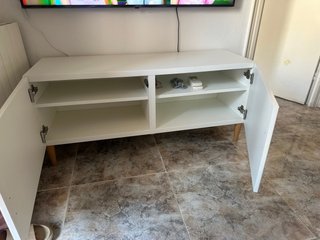 Mueble TV moderno blanco y madera