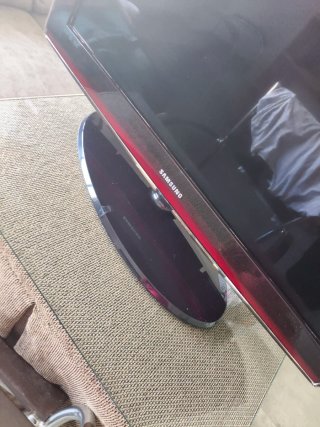 Televisión Samsung Negra, una de 32 y otra de 42 .