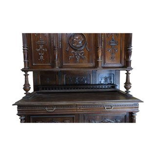 Mueble Neocastellano Siglo XX Caballero
