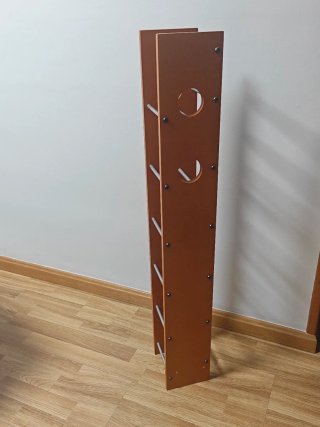 Porta CDs de madera y metal