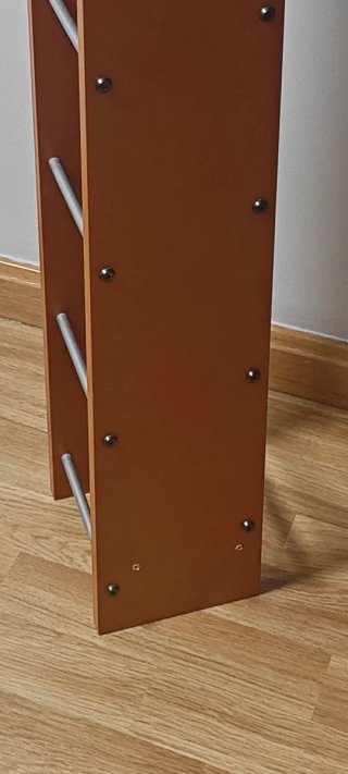 Porta CDs de madera y metal