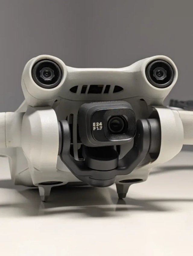 Dron DJI Mini 3 Pro Fly More Combo