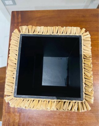 Contenitore decorativo in vimini e legno